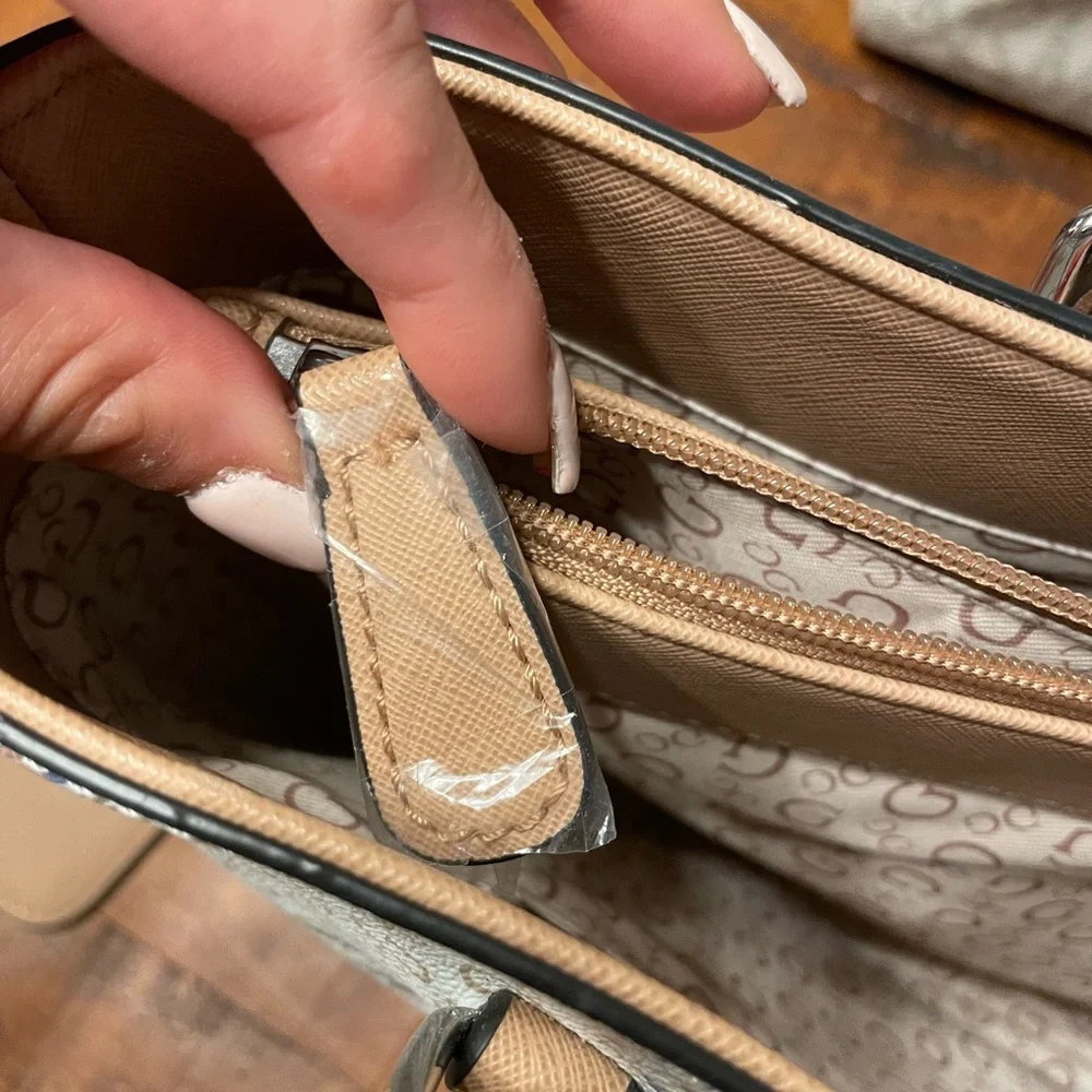 Guess Floral Tote - Picture 8 of 12